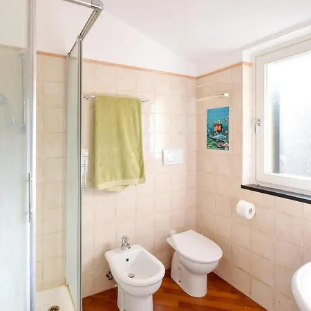 3 Bedroom Stunning Home In Ne Semesterbostad *