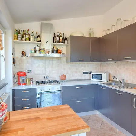 Gorgeous In Ne With Kitchen Casa de Férias